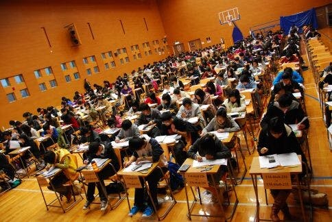 如要在本地謀生，DSE還是很重要的。現在4科主修要3322，及不上這個門檻已是很失敗了。（網絡圖片）