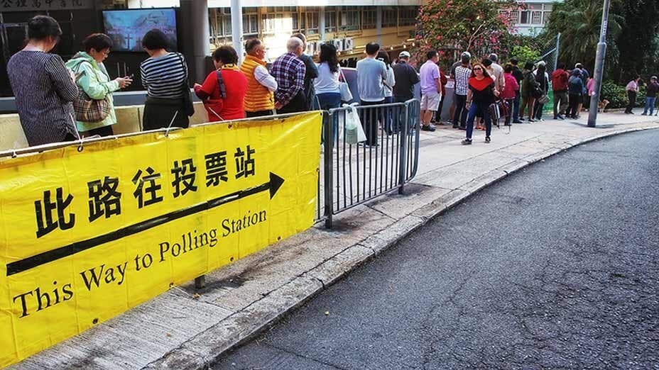 香港歷史性區選 首小時逾15.7萬人投票 破紀錄 Hong Kong's Historic District Poll - Record 157000 Voted in First Hour