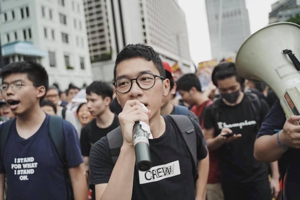 羅冠聰（左二）一直主張香港應有民主及自治、主張外國應制裁內地及香港侵害人權的官員。（羅冠聰Facebook）