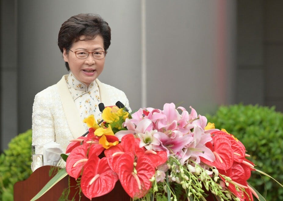 林鄭戰狼式的挑起爭議，對北京是弊多於利也説不定。（亞新社）