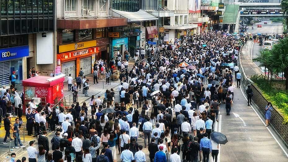 逾千示威者中環快閃 佔領干諾道中等道路 Over 1000 in Flashmob Occupying Connaught Road Central