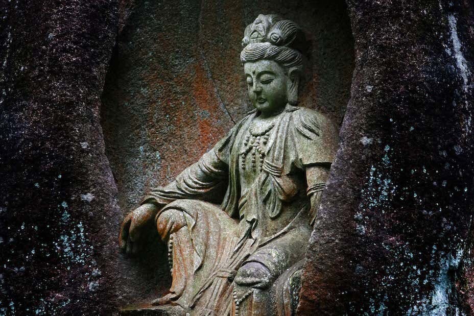 我們禮敬的佛菩薩，不只是泥塑木雕的像，重點是它們代表的意義。