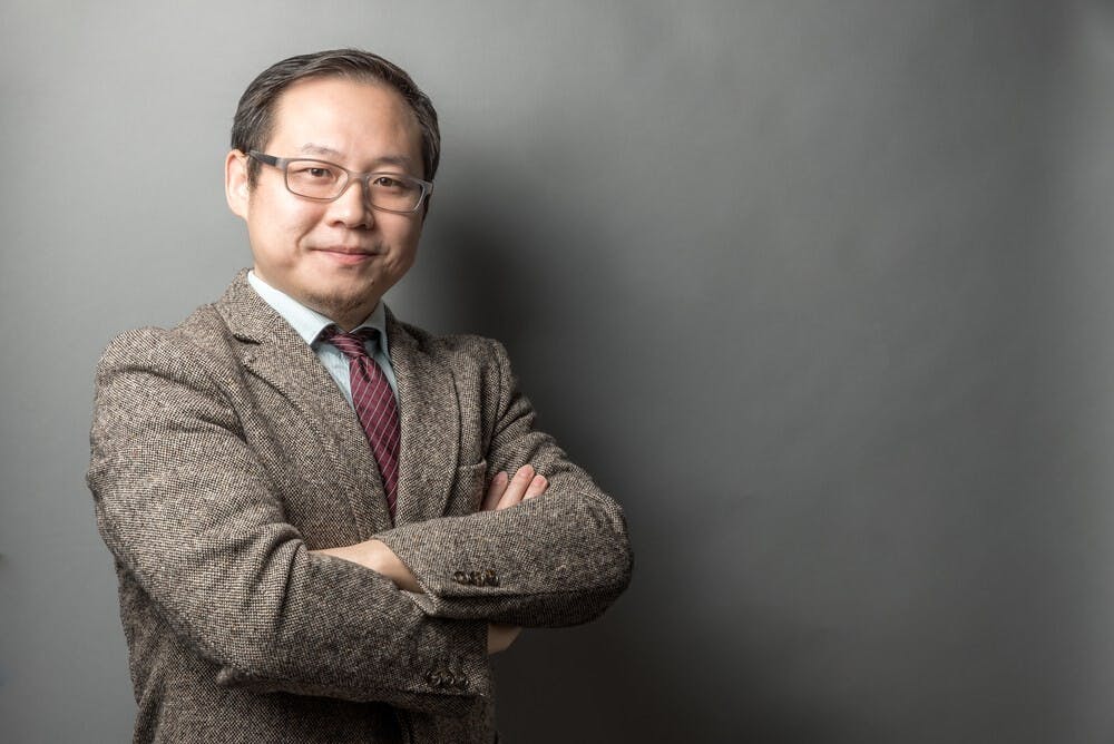 究竟人穿着整齊時，是可以令到一位主管人員看上起更有威嚴和專業嗎？（Shutterstock）