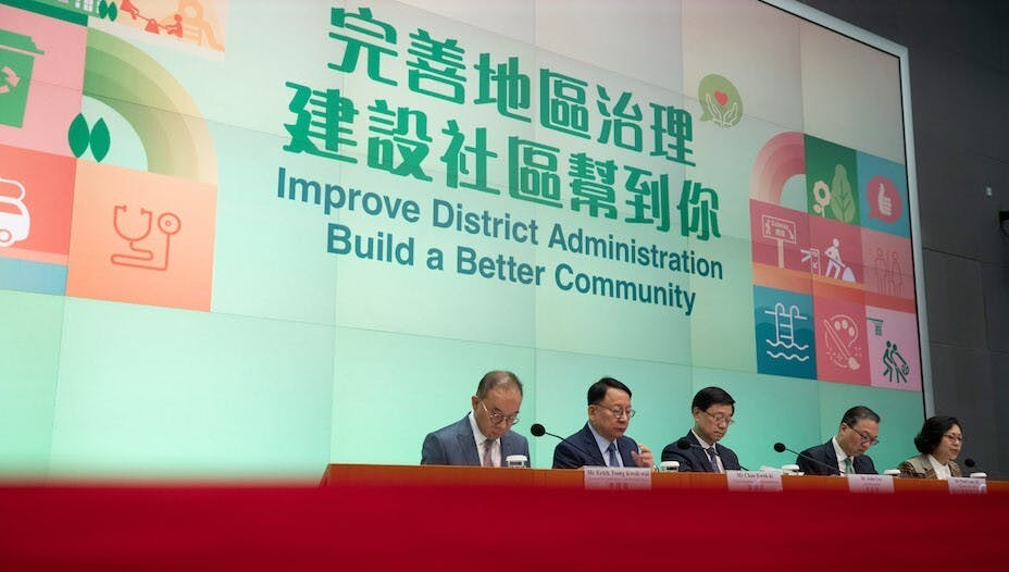 5月2日，香港特區政府公布「完善地區治理」方案。（亞新社）