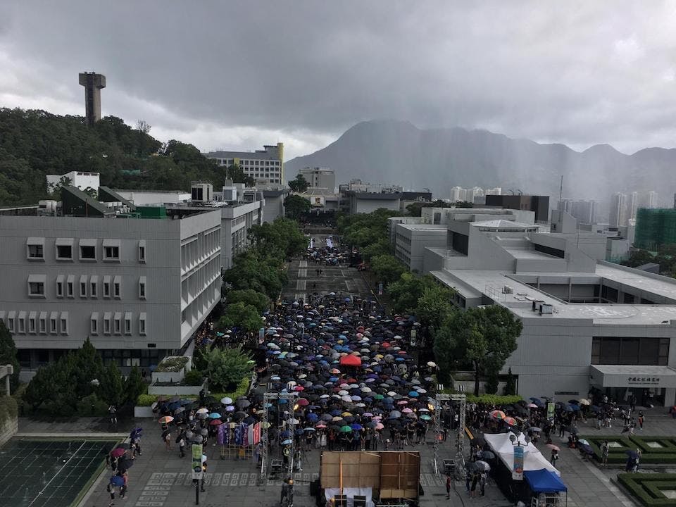 一國兩制究竟出了什麼問題，有什麼需要改善，作為未來的社會棟樑，大學生可以積極提出香港的可行之路。（亞新社）