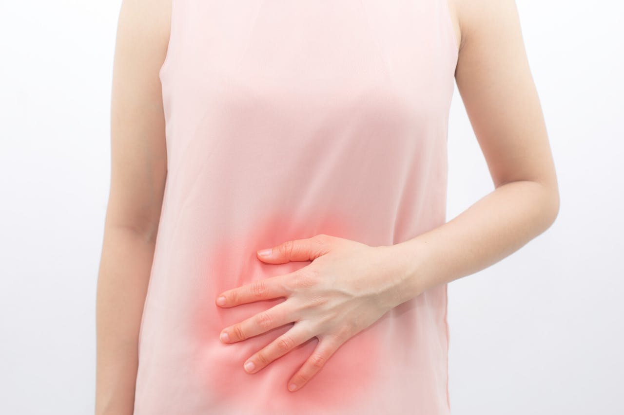 氣穴又稱胞門，位於腹部肚臍下，是沖脈氣血的門戶。（Shutterstock）