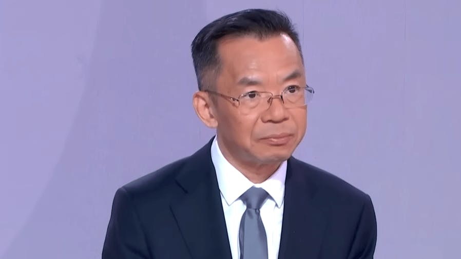4月21日駐法大使盧沙野接受法國新聞台專訪，指出前蘇聯解體後出現的國家沒有正式的法律基礎。（YouTube截圖）