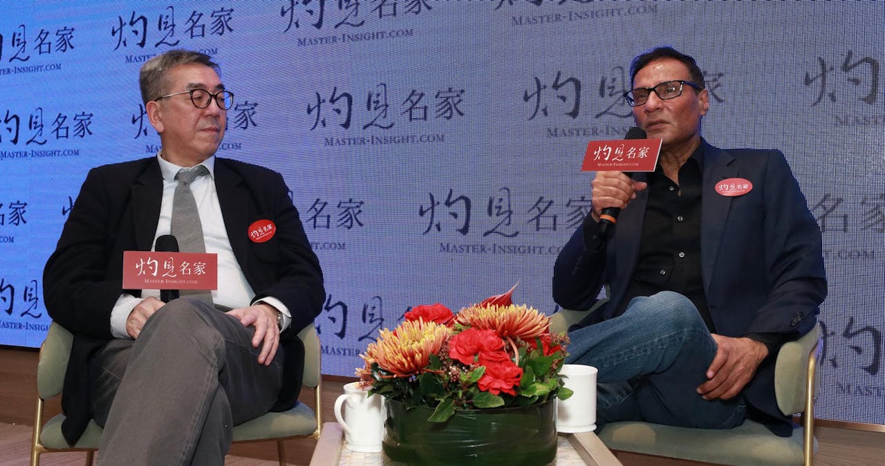 陶傑（左）與褚簡寧就香港前途去向各抒己見。