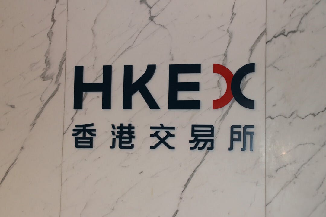 港交所收緊借殼上市規則，10月起生效。（灼見名家圖片）
