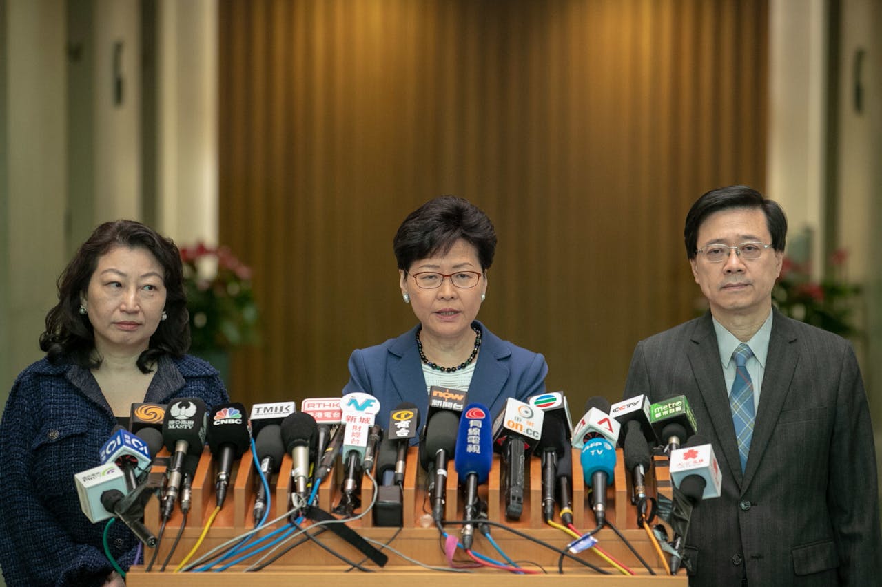 一旦出現如此巨大的政府高層改組，市民應該接受特區政府是真心真意作出改革，這亦是治港的王道。（亞新社）