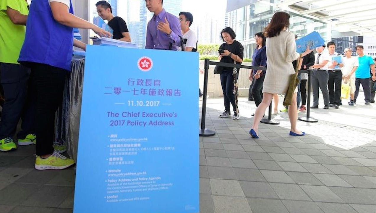 《施政報告》提出了政府將會「檢視法規」以促進創科發展，但只聞樓梯響，政府在這方面的舉措並不明顯。（政務司司長辦公室）