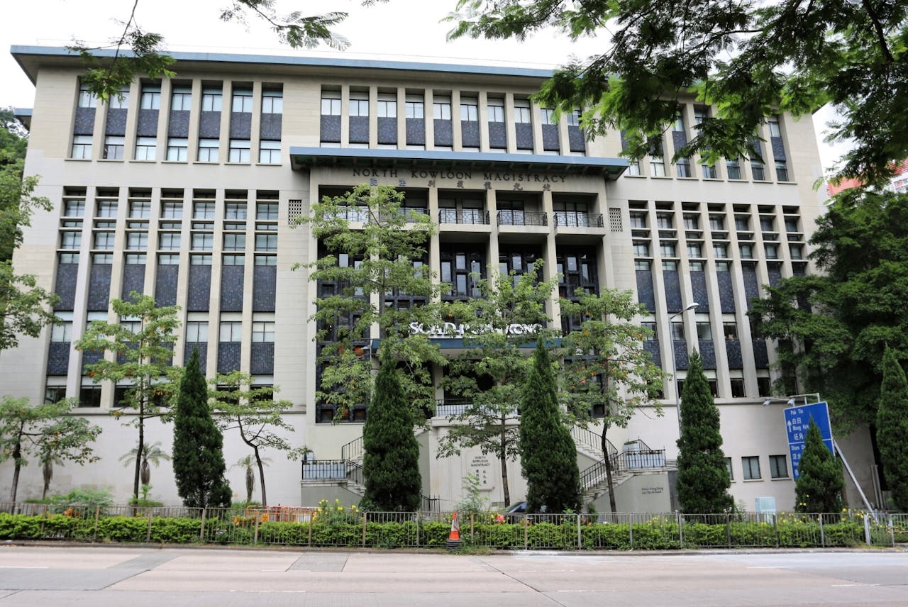 SCAD香港外觀，前身是北九龍裁判法院。