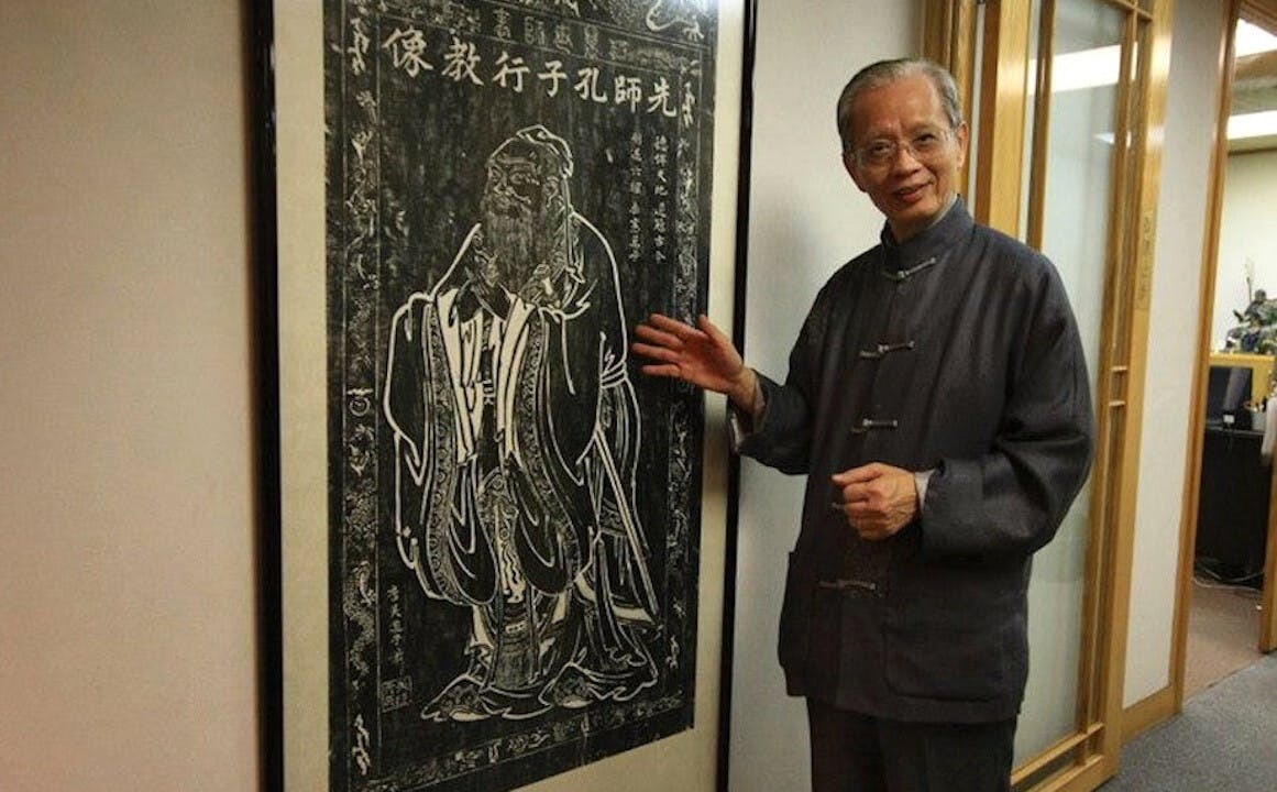 霍韜晦老師是一位非常有學問又關心別人的老師。他是位謙謙的君子，不怒而威。（霍韜晦思想世界Facebook）