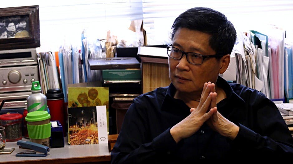 如今民主路終點未明，他說，要像登山一樣，把眼光看遠一點。站在高點，才可以繼續步向未來。