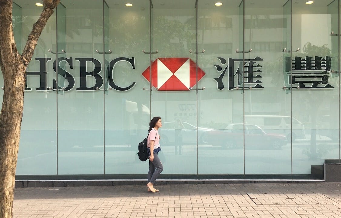 滙控股價一度失守40元，低見39.8元，大跌近10%，其後跌幅收窄至7%。（亞新社）