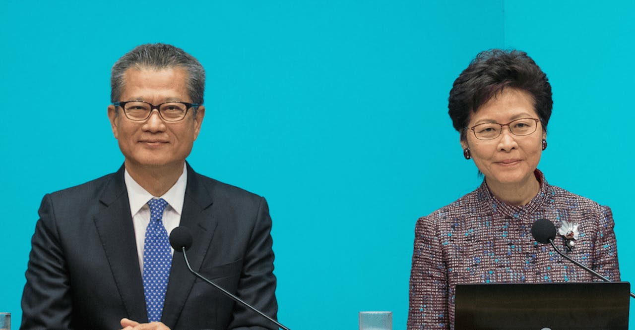 財爺應該挺起胸膛，在林鄭面前做場好戲，道出公共財政規律的重要性。（亞新社）