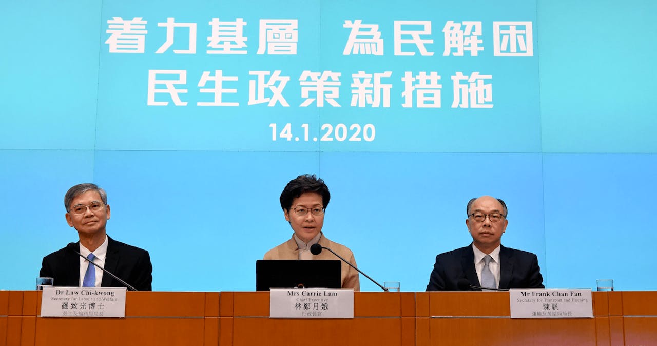 林鄭在本周二突然公布十項民生措施，涉及100億元經常開支，當中包含了一些她長期反對的項目，這進一步證明了她的「身不由己」。（亞新社）