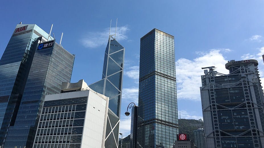 香港的本地企業本有高收入人才，再吸引同樣人才，最多是填補退休或離職的空缺。（亞新社）