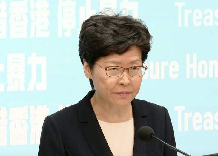 林鄭月娥表示，制定《禁蒙面法》並非一個容易的決定，但是「必須的決定」。（香港電台視頻截圖）