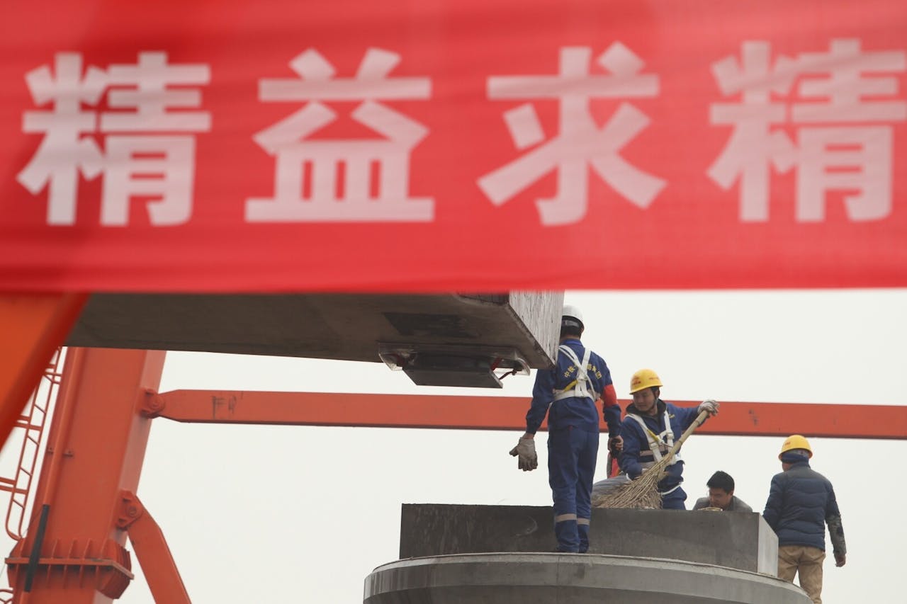 多個基建項目呈現簽約雷聲大、動工雨點少。周小川行長發言，一再強調投融資應以市場化為主。（亞新社）