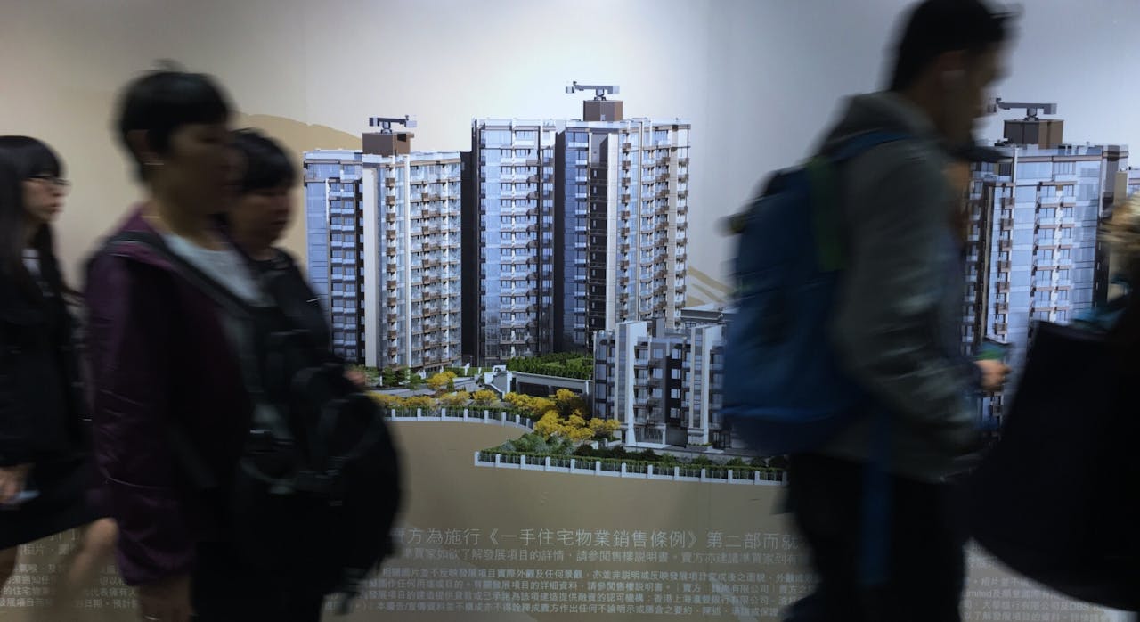 如果要樓價下跌，只要禁止地產商以高成數按揭賣樓。（亞新社）