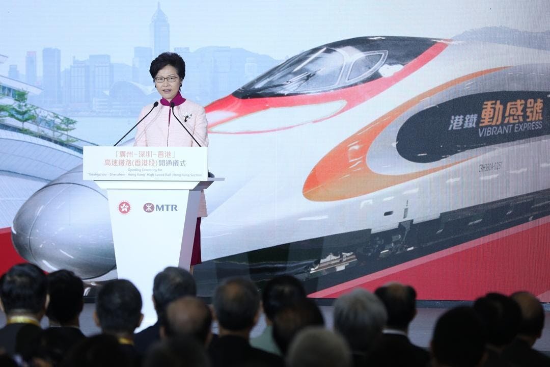 在西九高鐵站設立以內地法律全面管轄的口岸區，有重要的政治含意。（亞新社）