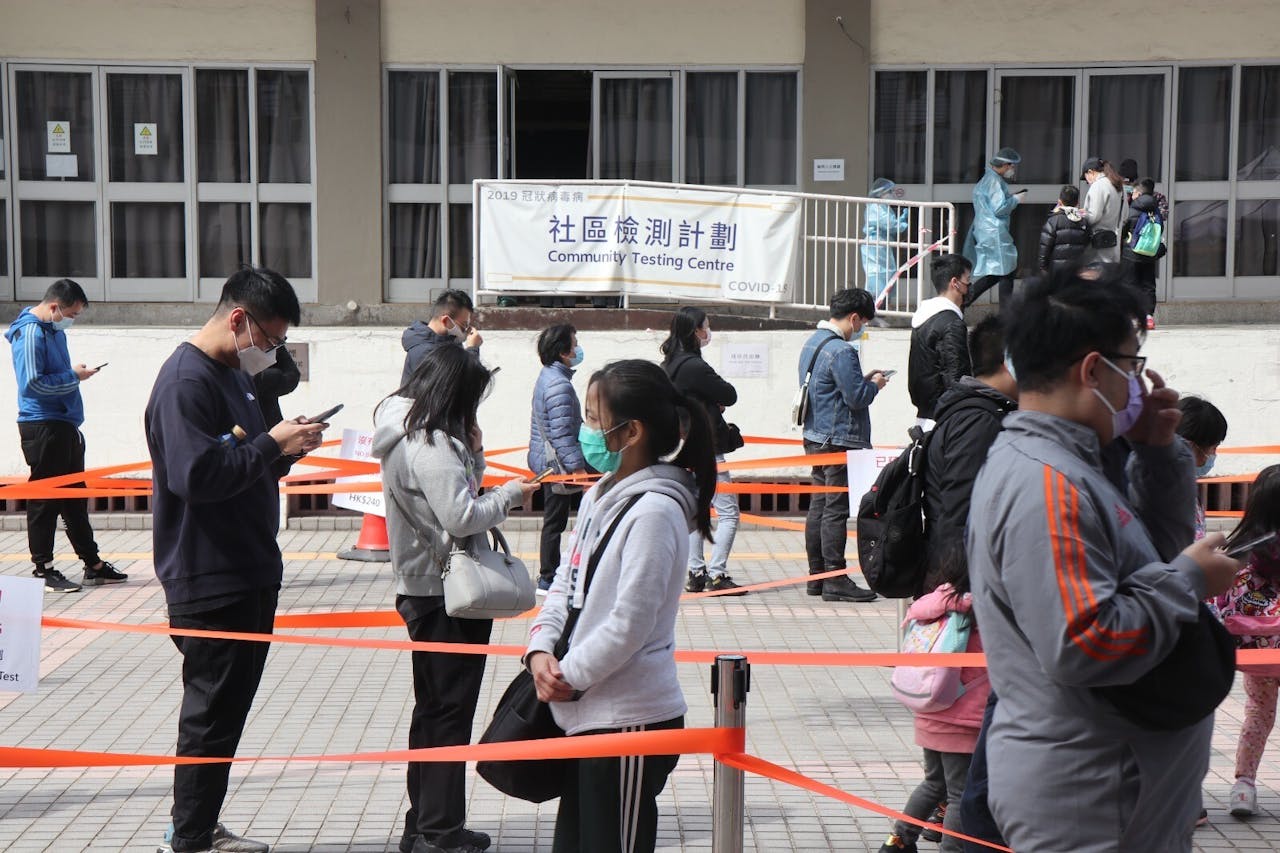 醫管局再次呼籲，在社區檢測中心檢測結果呈初步陽性的市民，應耐心在家中等候進一步指示。（亞新社）