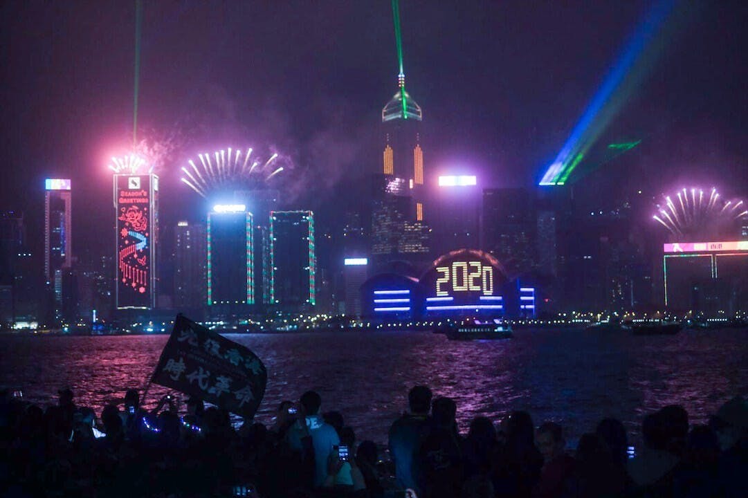 東方之珠還未能通過一國兩制有效地解決香港社會蓄積已久的深層次政治經濟矛盾，為一國兩制這一偉大的社會實踐帶來了空前的挑戰。（亞新社）