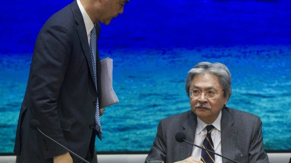 曾俊華臨危受命機會高