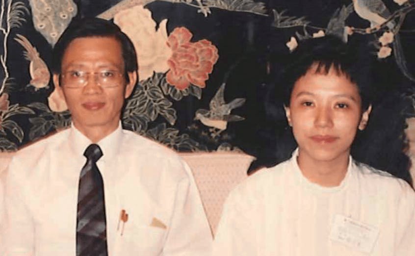 1993年黎斯華（右）與霍韜晦教授出席中國哲學會議。（法住機構《黎斯華文集之一》內文圖片）