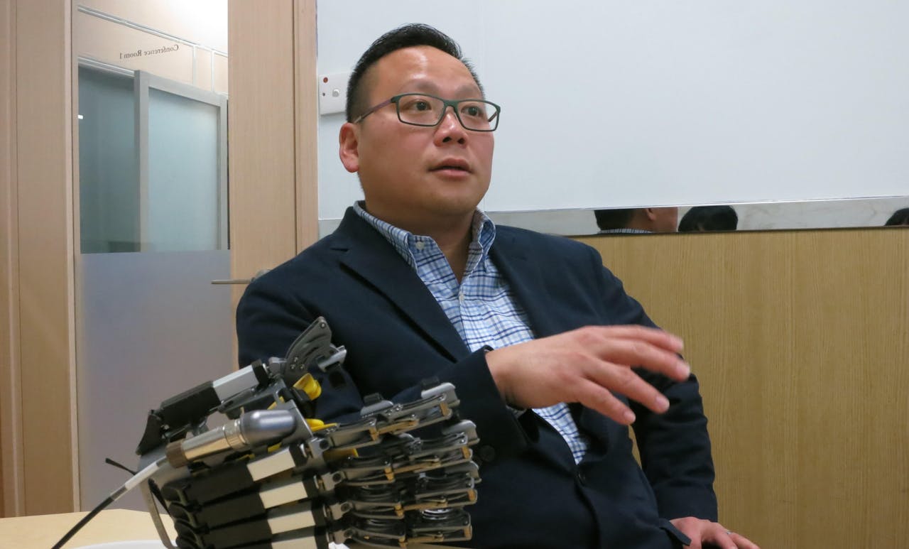 現任得信醫療有限公司及復康機器人技術有限公司行政總裁的徐錦輝（作者提供）