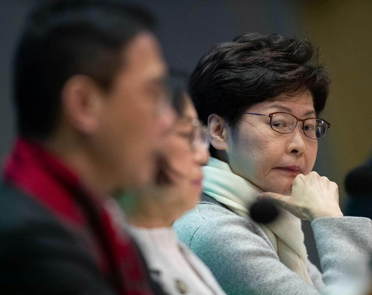 林鄭政府是不會善待香港市民，即使香港變得水深火熱，只要林鄭安坐特首寶座，香港肯定是繼續無運行了！（亞新社）