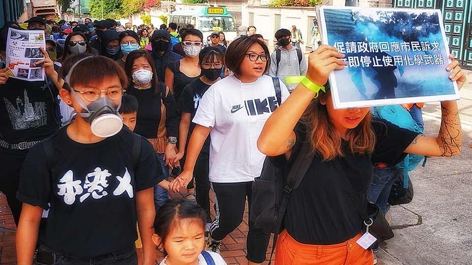 數百父母攜幼遊行 籲停止濫用催淚彈 Hundreds of Parents March with Kids to Stop Excessive Tear Gas