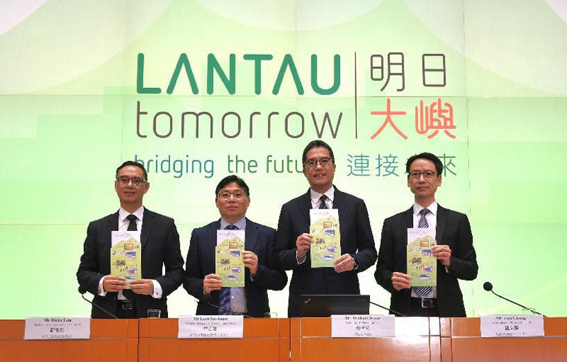特區政府有自己的技術部門可以作出土地收益估算，但卻以測量師學會的估算作為基礎，看來連林鄭政府也沒有信心交出一個較確切的收入數字。（政府新聞處）