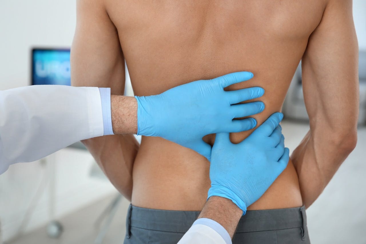 定期檢查身體，可以減少罹患肝癌或腎癌的風險。（Shutterstock）