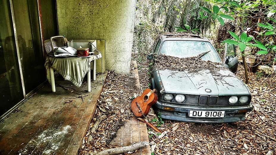 探索廢棄西式大宅及汽車 Exploring Abandoned Western Mansion with Cars