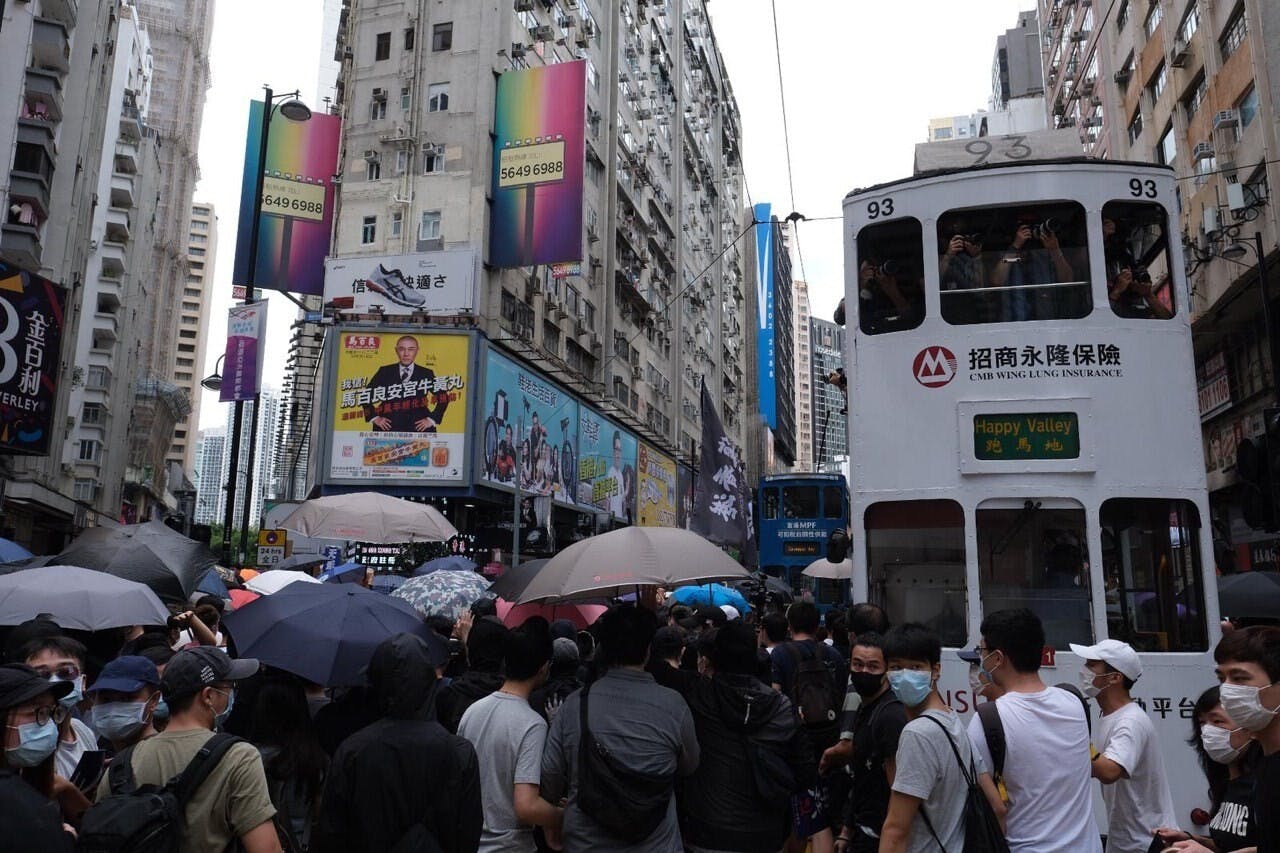 不少外資大行也不願意評論香港政治，避免誤中陷阱或踩界，作為一個國際金融市場，未必是市場之福。（亞新社）