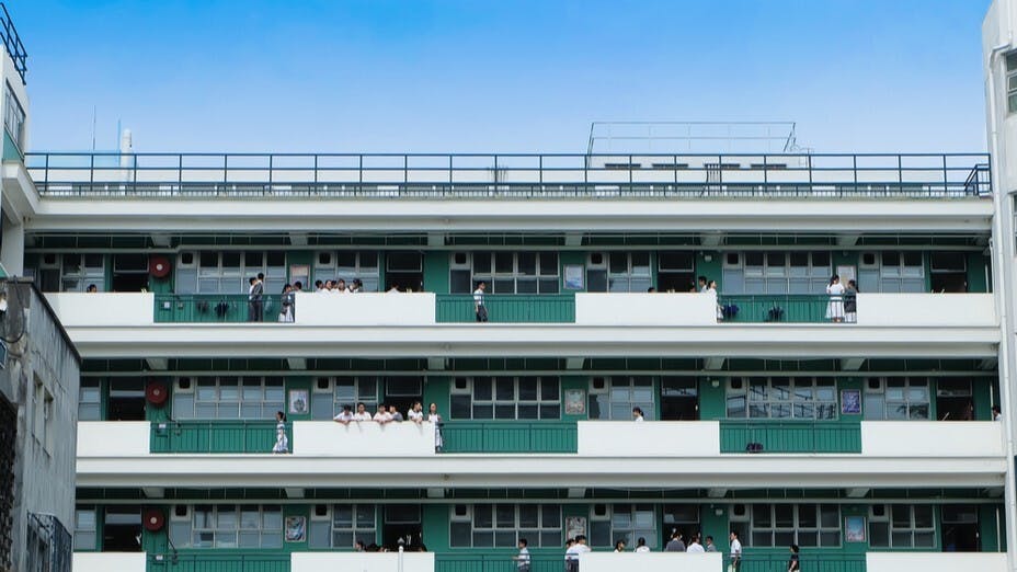 政策當局必須深入研究及探討應該如何再變及改變步伐，不要再在百花齊放下找成功例子，時間對學生來説是一去不復返。（Shutterstock）