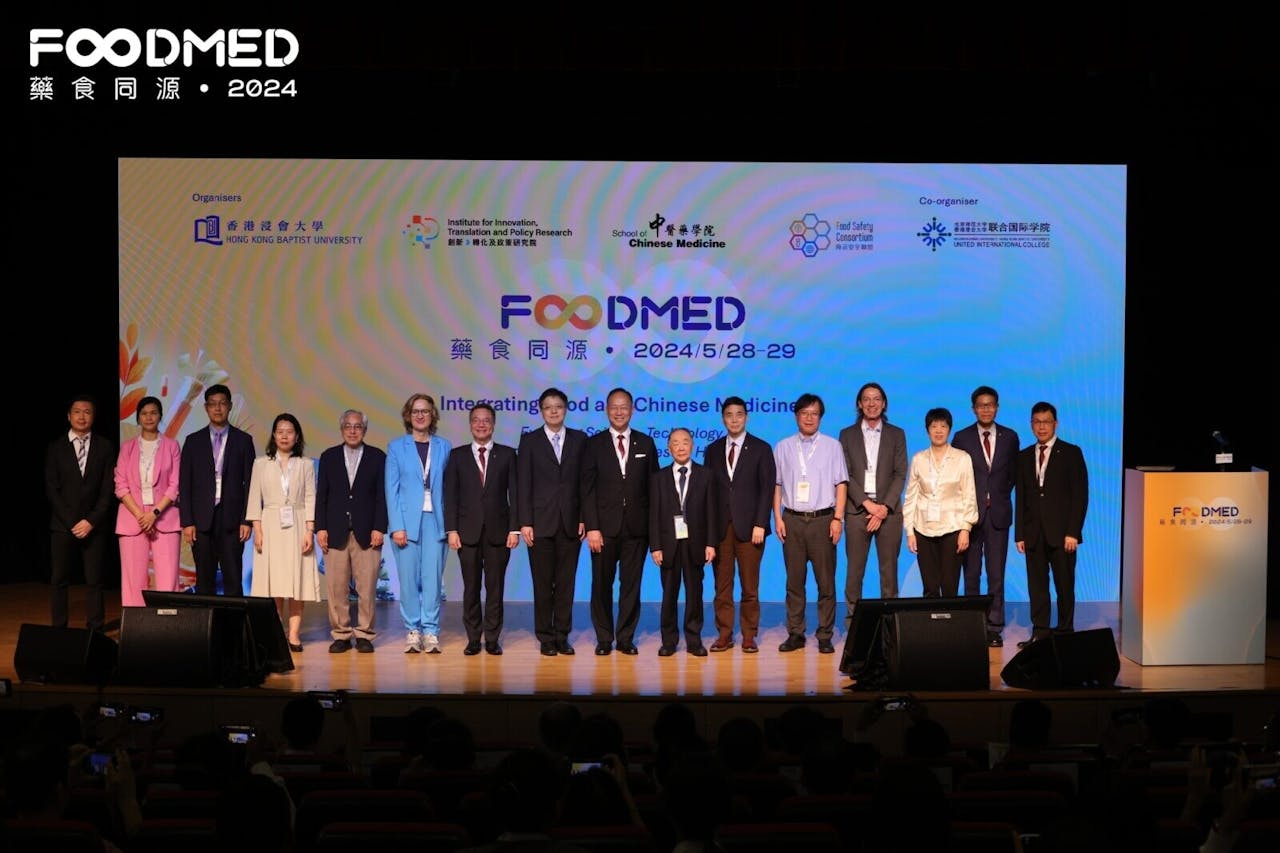 香港首屆藥食同源會議5月28日起一連兩天於香港浸會大學舉行。浸大也是香港首家運作中醫醫院、及研發出香港首隻創新中藥、獲美國FDA批准進行臨床試驗的學術重地，具有深層意義。（FoodMed圖片）