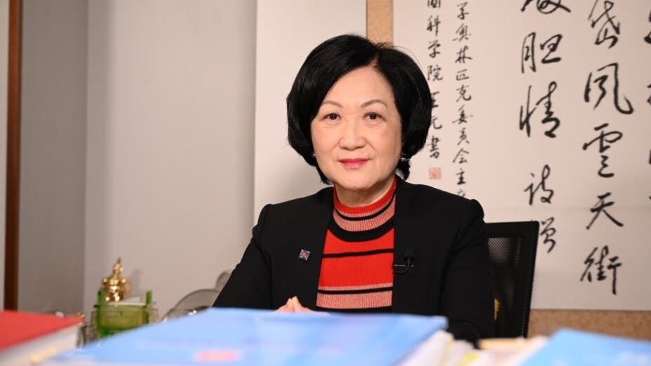 葉劉淑儀提倡以「同住家庭」為單位作全民強檢，減少人流。（灼見名家圖片）