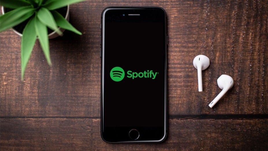 包括Spotify 、iTunes、 YouTube 、Netflix等的新媒體不斷想方設法地把聽衆的注意力留住。（Shutterstock）