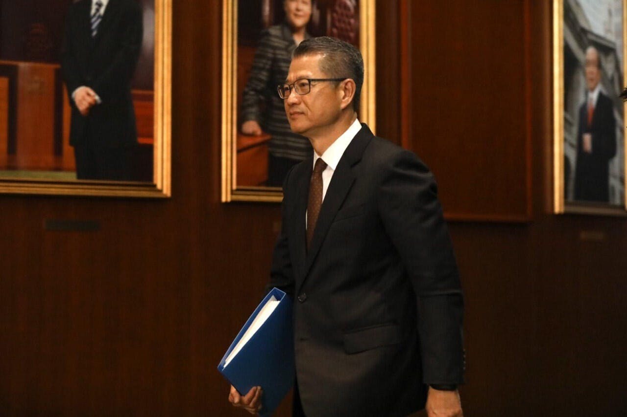 從長期保持香港經濟繁榮的角度看，我支持《基本法》的精神，審慎理財，量入為出，這是正道。（亞新社）