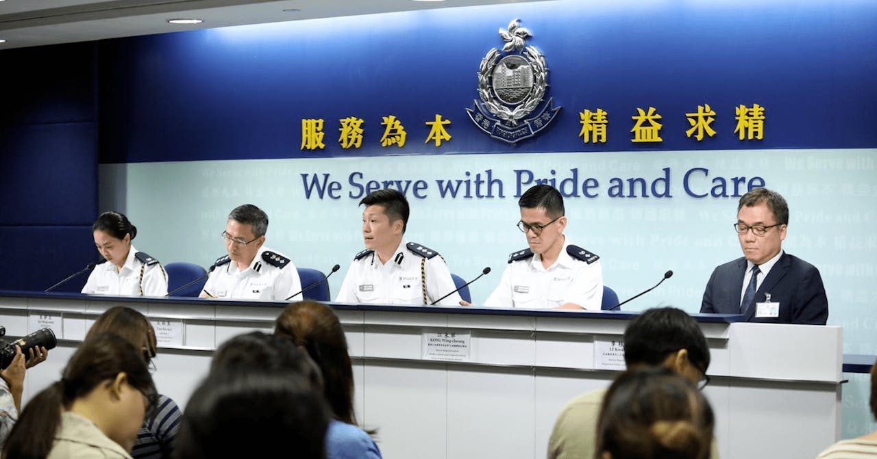 警方每日派員出來「解畫」，當然是搶佔輿論的方法之一，但成效是否足夠值得商榷。（亞新社）