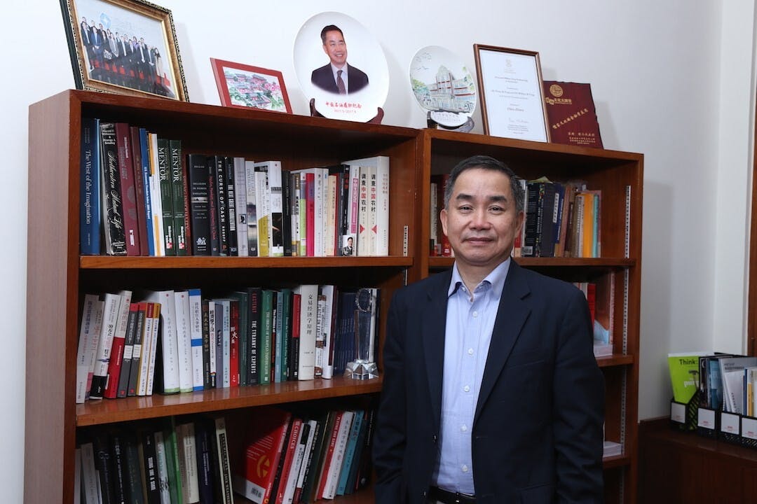 作者母親經常跟作者講送禮與還禮的道理：第一，收了人家的禮，一定要還，否則那個親戚或者朋友關係就沒了。（灼見名家圖片）
