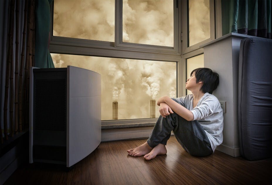 反復的停課與長期的居家抗疫為孩子們的成長帶來影響。（Shutterstock）
