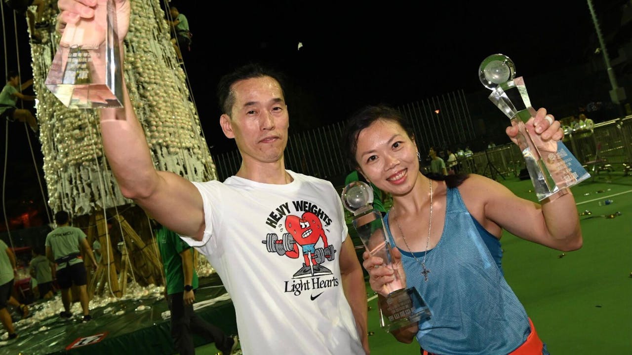 鍾玉川（左）及黃嘉欣分別奪得「包山王」及「包山后」。（政府新聞處）