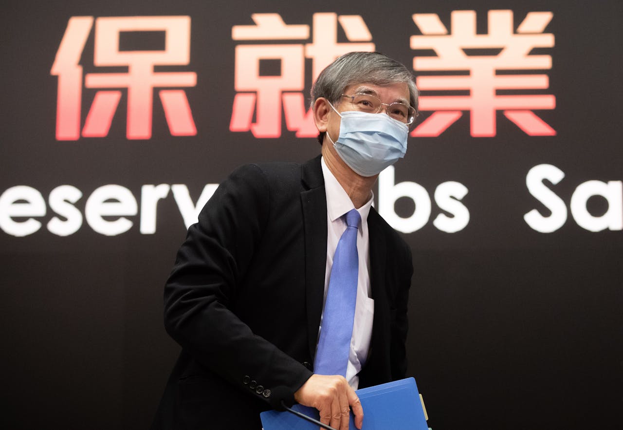 以羅局長的智慧學識，為臨時失業援助計劃提出無懈可擊的理據，絕對沒難度。為什麼不做呢？（亞新社）