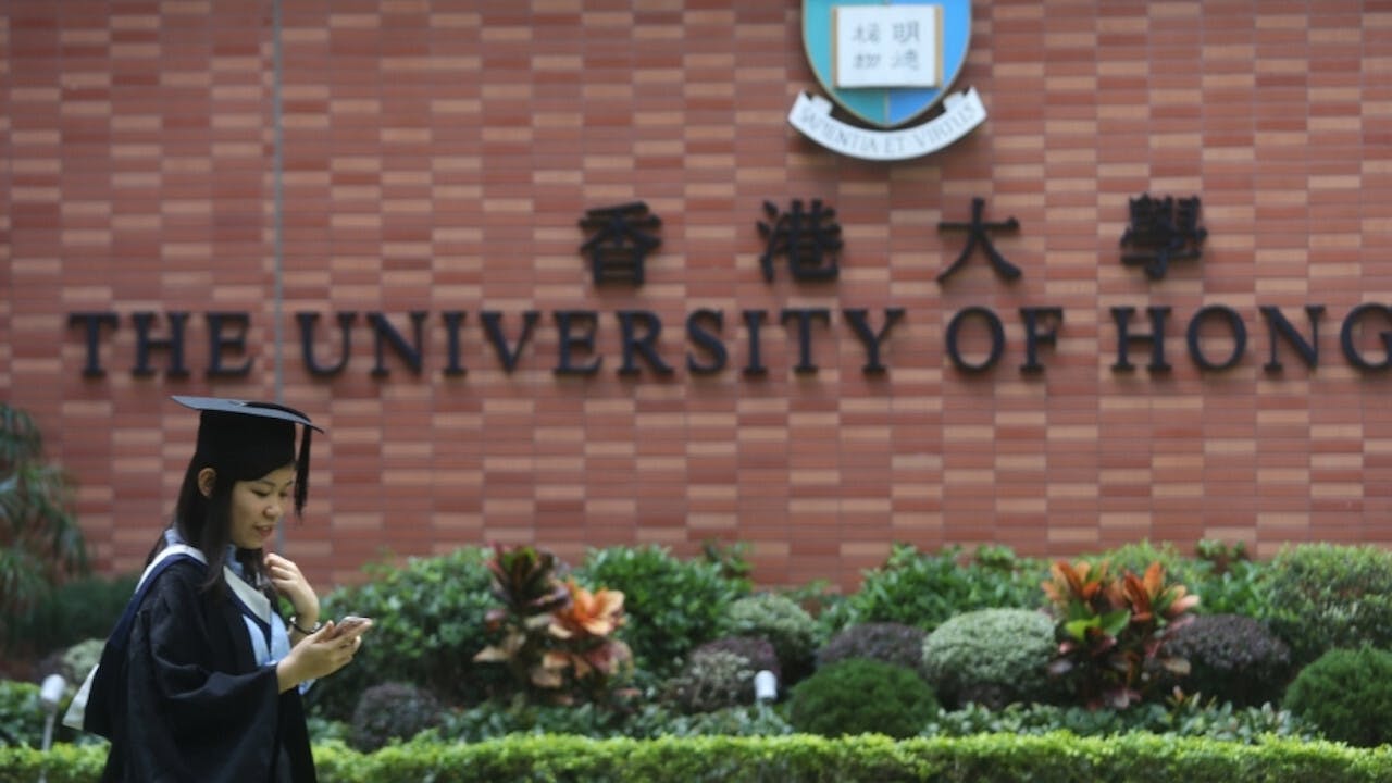 院校藉着「得天下之英才而教育之」的藉口，想收到最好的學生，全球如是，一時難以改變。（亞新社）