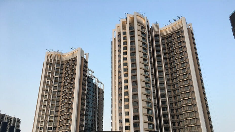 在香港只有一半收入較高的住戶才是真正在付擔本地高昂私樓。（亞新社）