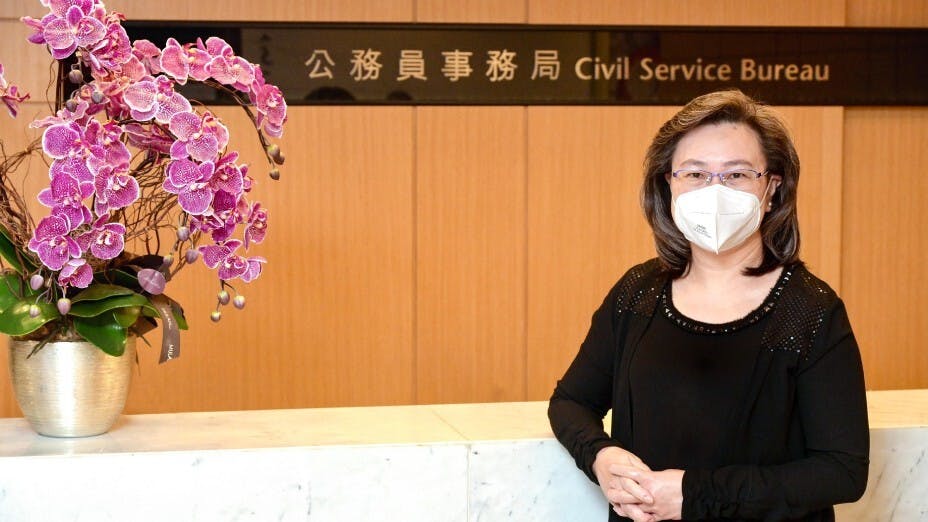 楊何蓓茵表示，行政長官及行政會議平衡各因素後，提出劃一加薪2.5%的方案。（公務員事務局Facebook圖片）
